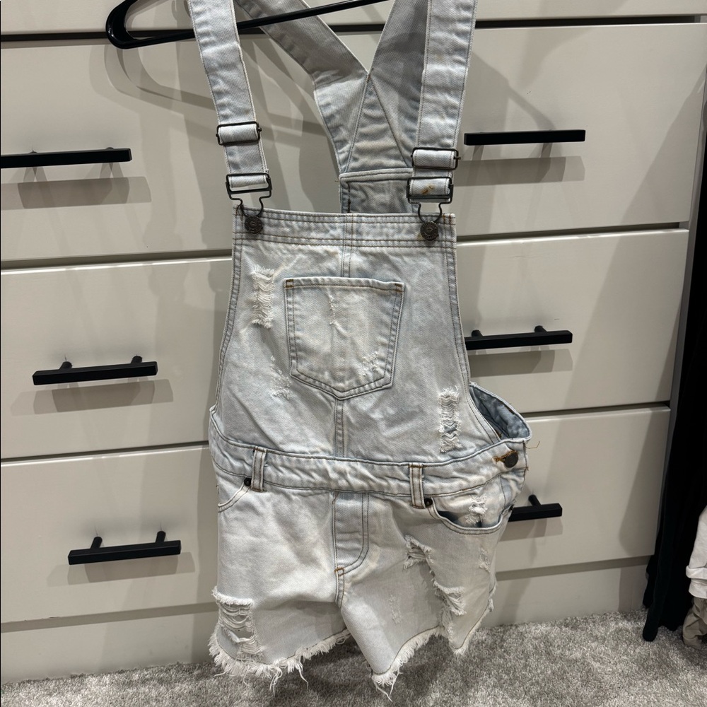Kittenish blue jean overalls